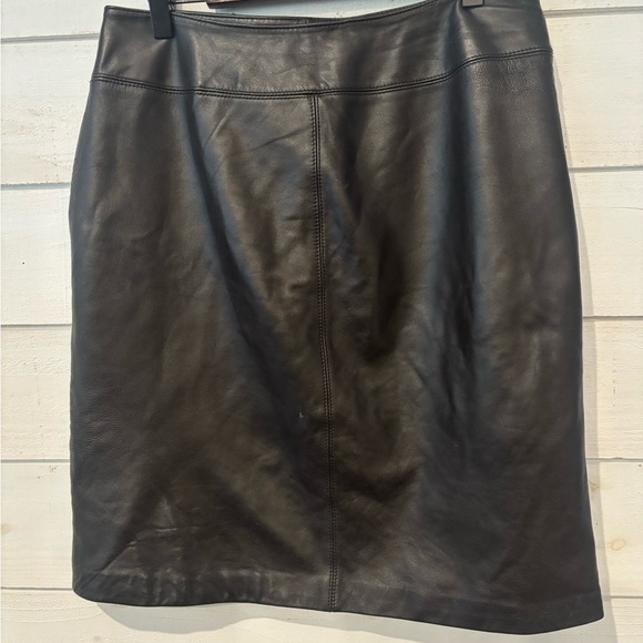 Croft & Barrow Black Leather Skirt. Size 8 - Picture 8 of 12